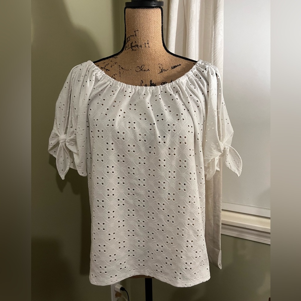 White Cotton Eyelet Blouse by Vince Camuto - Size M, New Without Tags (NWOT)